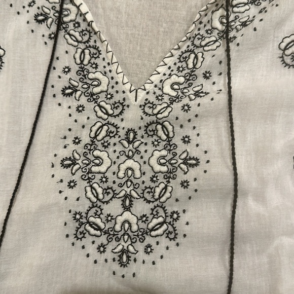 The great. Soooo pretty. Very cute on like new. White with black detail - Picture 3 of 5